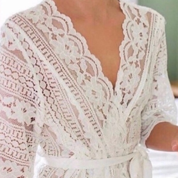 Le Rose Maxi Lace Bridal Robe - Picture 5 of 6